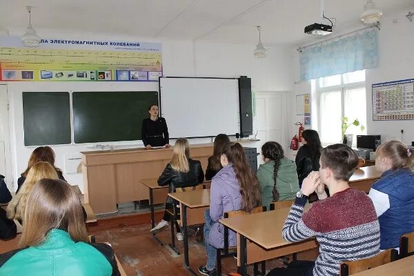 Погода углегорский тацинский район ростовская область. Углегорская средняя школа Тацинский район Ростовской. П Углегорский Тацинского района. Посёлок Углегорский Ростовской области. Углегорский Ростовская область школа.