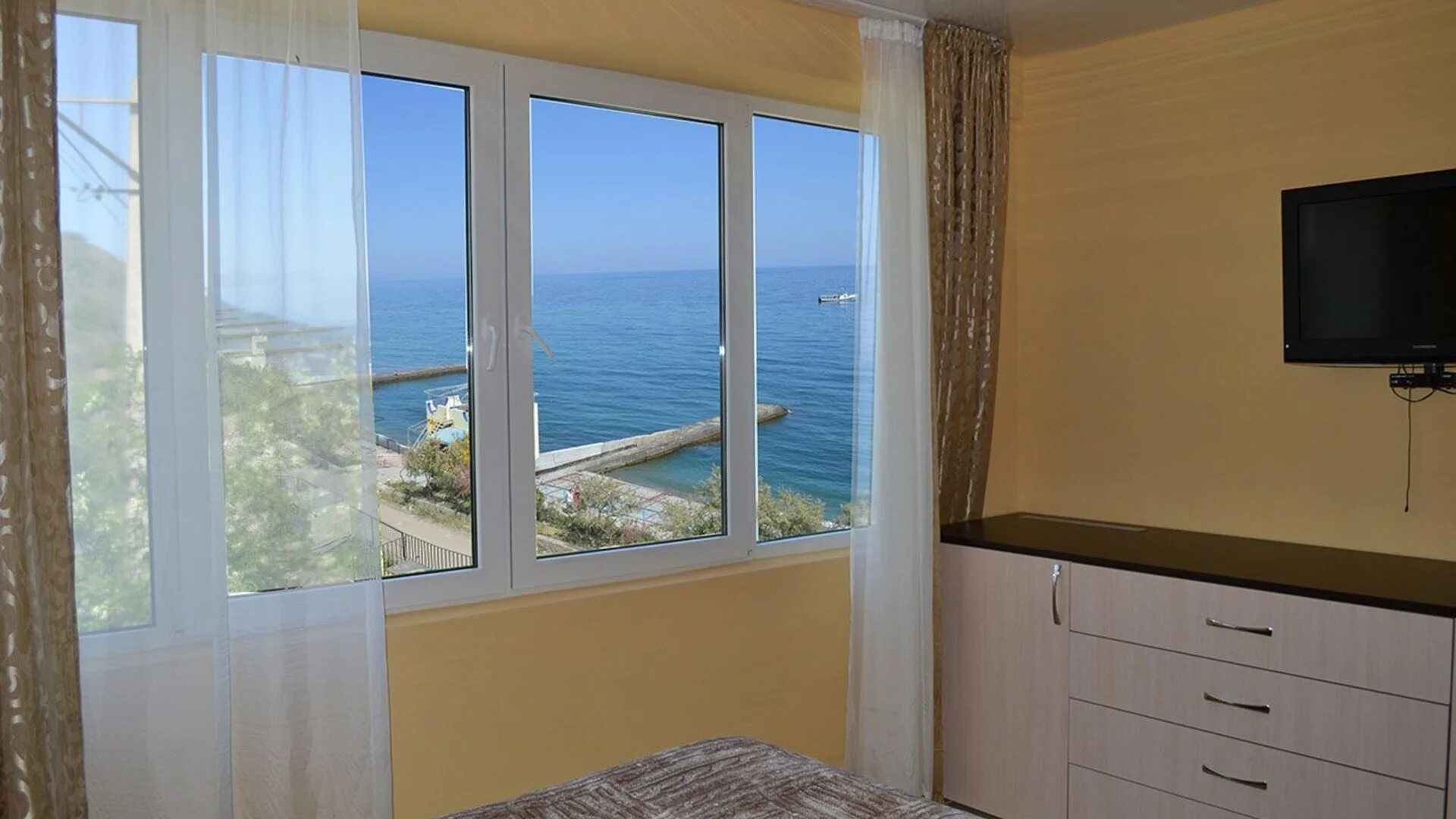 Апартаменты "сон у моря" в пальмира палас, курпаты. Недорогие квартиры в крыму у моря. Вилла алушта в алуште. Алушта перекопская ул. Апартаменты с видом на море.