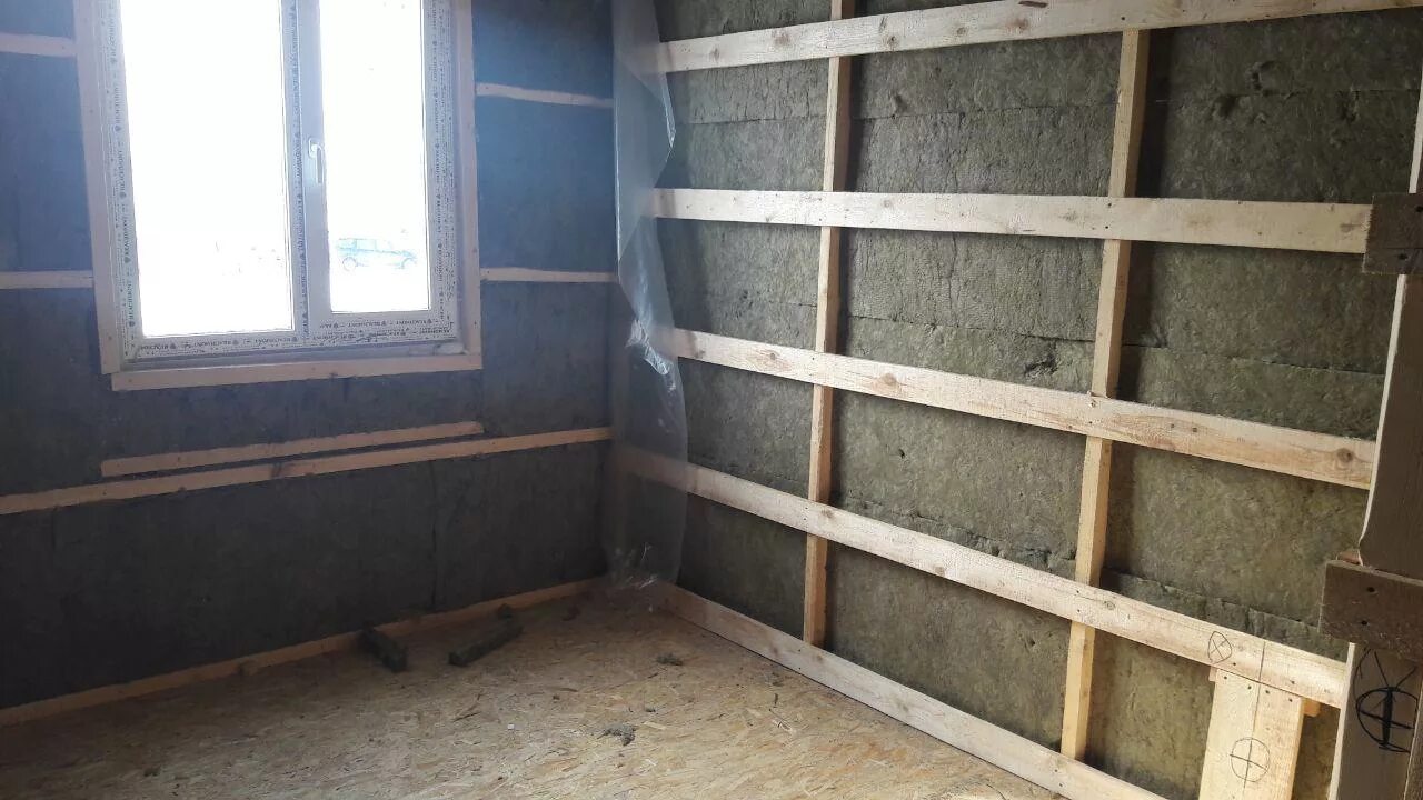 Как сделать обрешетку на стене. Одрешодка из бруска подгипсакартон. Обрешетка для гкл. Как сделать обрешетку на стене. Каркас перегородки глухой пг 31.