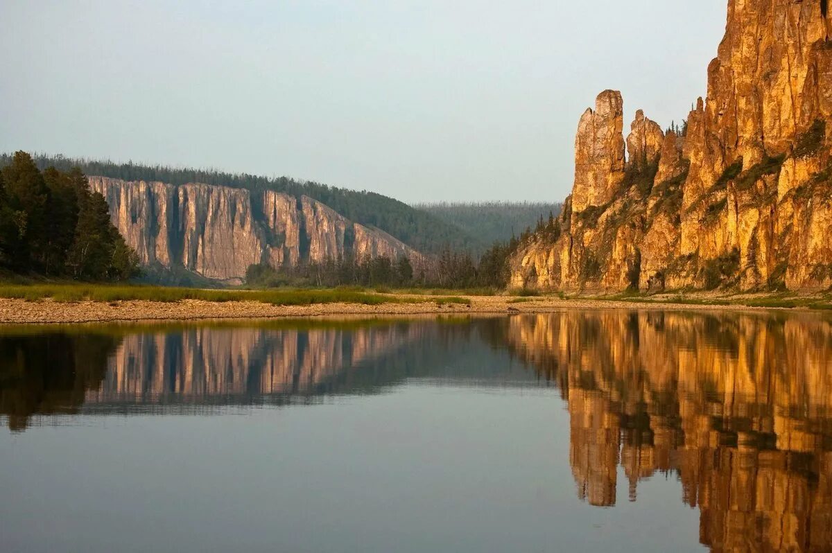 Якутия. Река синяя Республика Саха Якутия. Синские столбы Саха Якутия река синяя. Природный парк Сиинэ. Река Сиинэ Якутия.