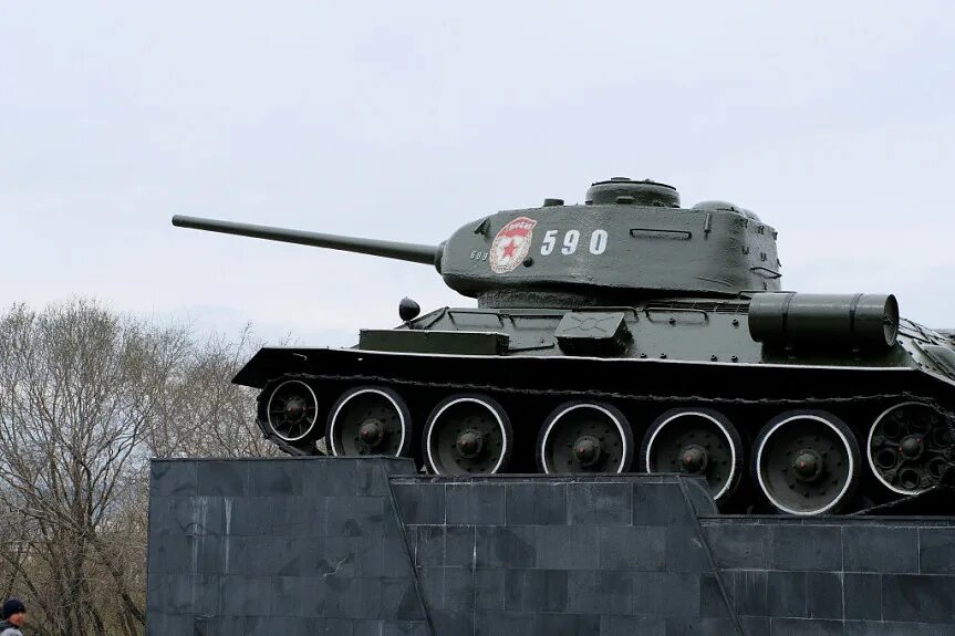 Улан удэ танковая. Танк в улан-удэ памятник. памятник танку т-34 в улан-удэ. мемориал победы улан-удэ танк. т34 улан-удэ.