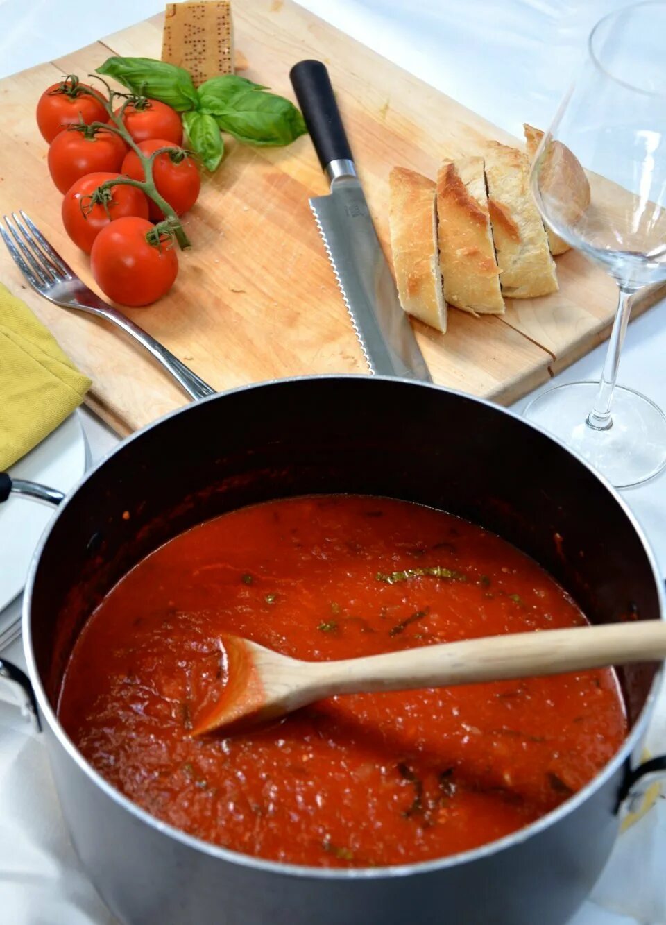 Рецепт помидоры соус в домашних условиях. Томатный соус. Соус из томатов. Красный соус для шашлыка. Томатный соус итальянский.