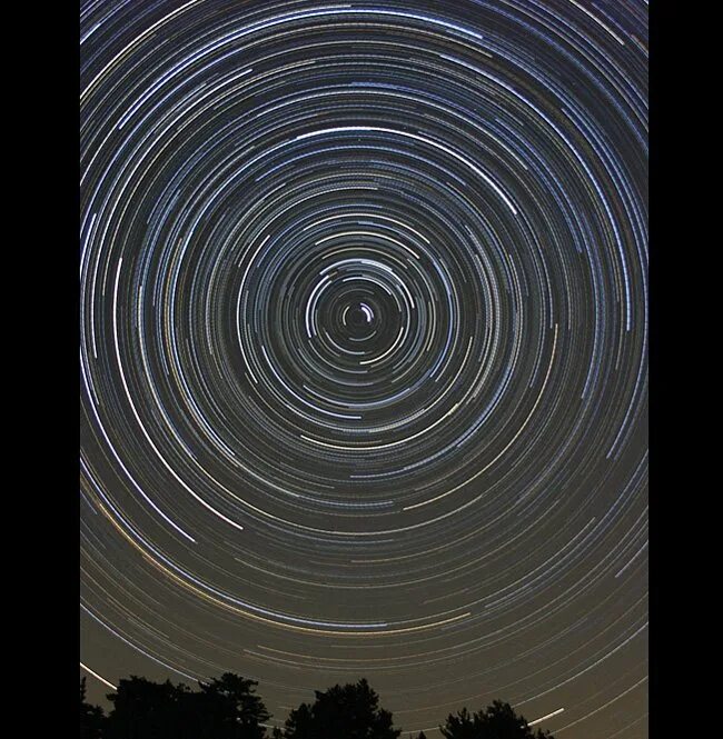 Небеса, что на земле. Движение звезд вокруг полярной звезды. Полярная звезда таймлапс. Звездное небо с большой выдержкой. Движение неба и земли.