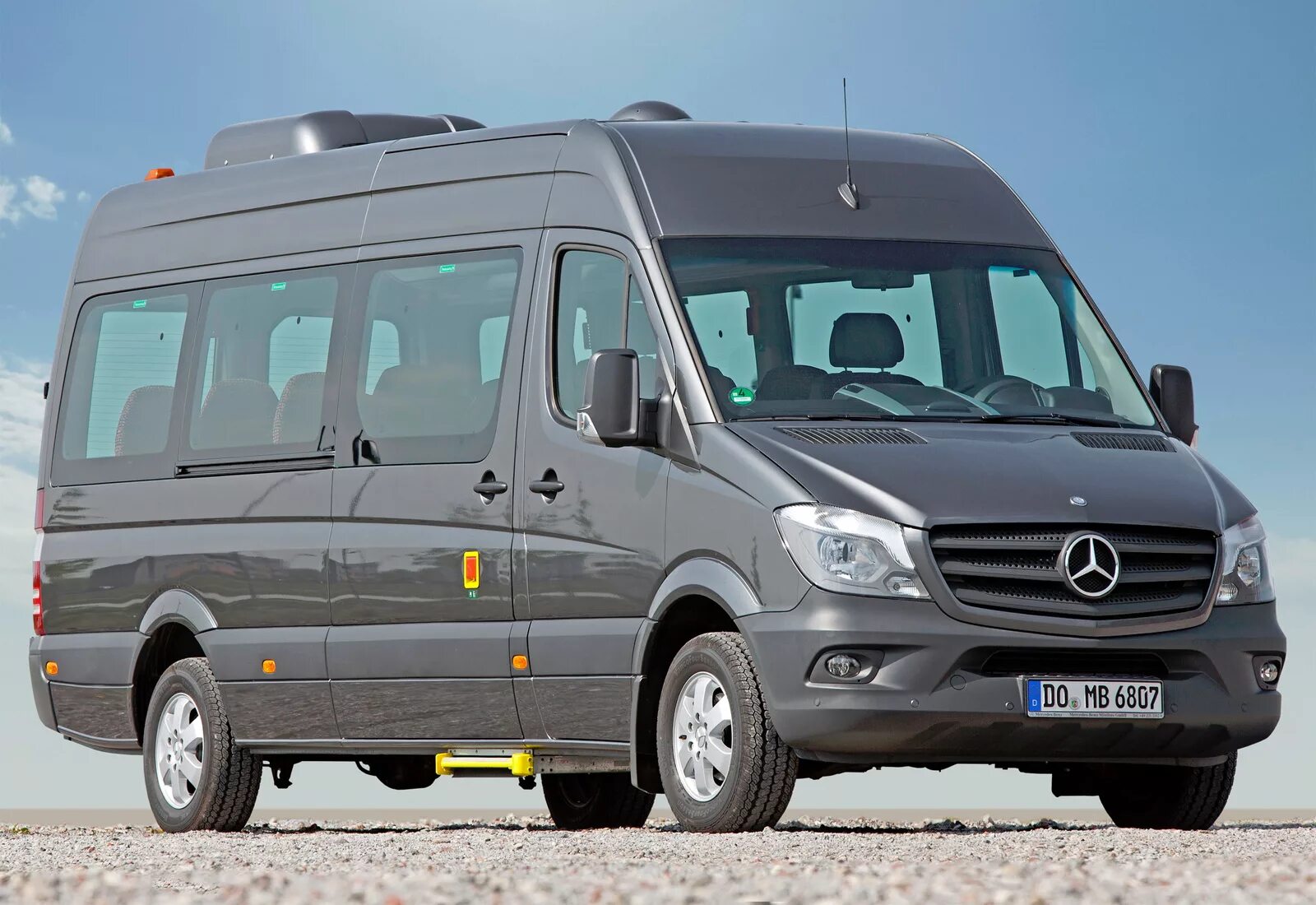 Купить микроавтобус мерседес спринтер. Mercedes-Benz Sprinter 2. Mercedes Benz Sprinter 2018. Mercedes-Benz Sprinter 906. Мерседес Спринтер пассажирский.