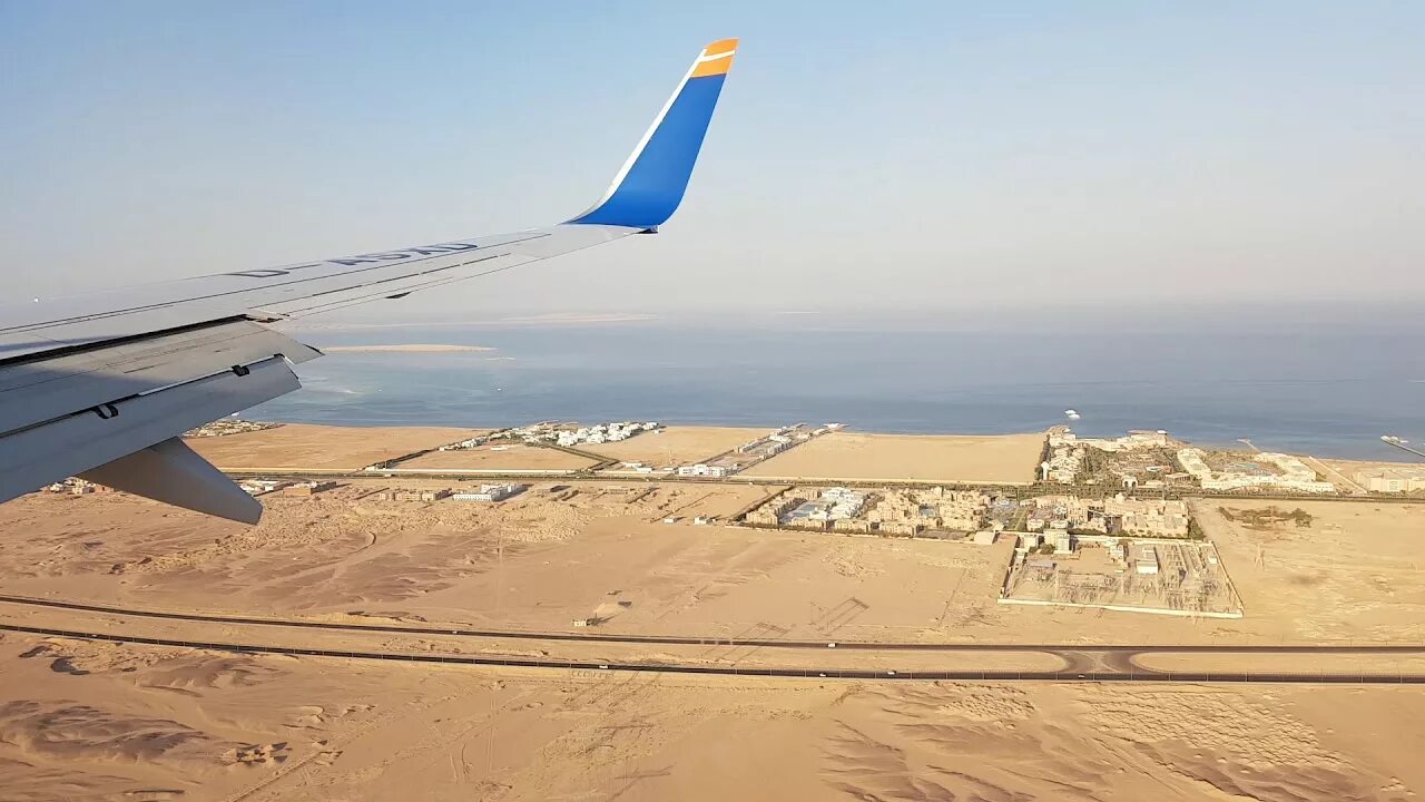 Аэропорт Египта Шарм-Эль-Шейх. Шарм-Эль-Шейх вид с самолета. Аэропорт Шарм-Эль-Шейх самолеты. Египетские авиалинии самолеты в Шарм Эль Шейх. Москва хургада аэропорт