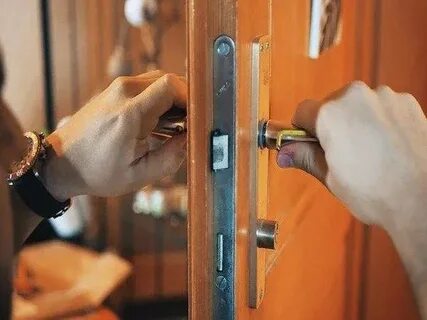 Установка межкомнатной двери врезка замка дверь