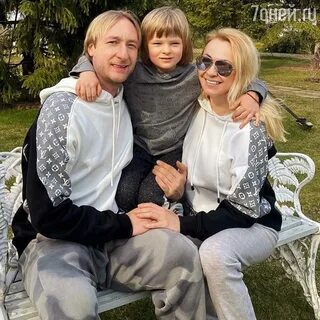 Рудковская сколько лет сыну