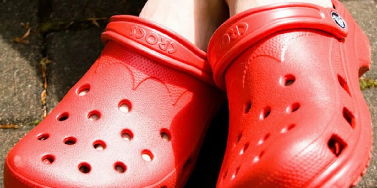 Кроксы от Crocs. Crocs красные. Оригинальные кроксы гуччи женские. Необычные кроксы. Оригинальность crocs