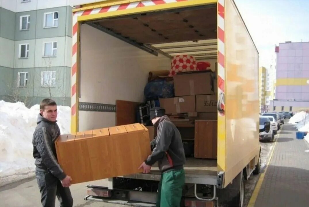 Хорошо грузит. Грузоперевозки грузчики. Счастье загружается. Перегруженная грузовая машина. Хорошо грузит.