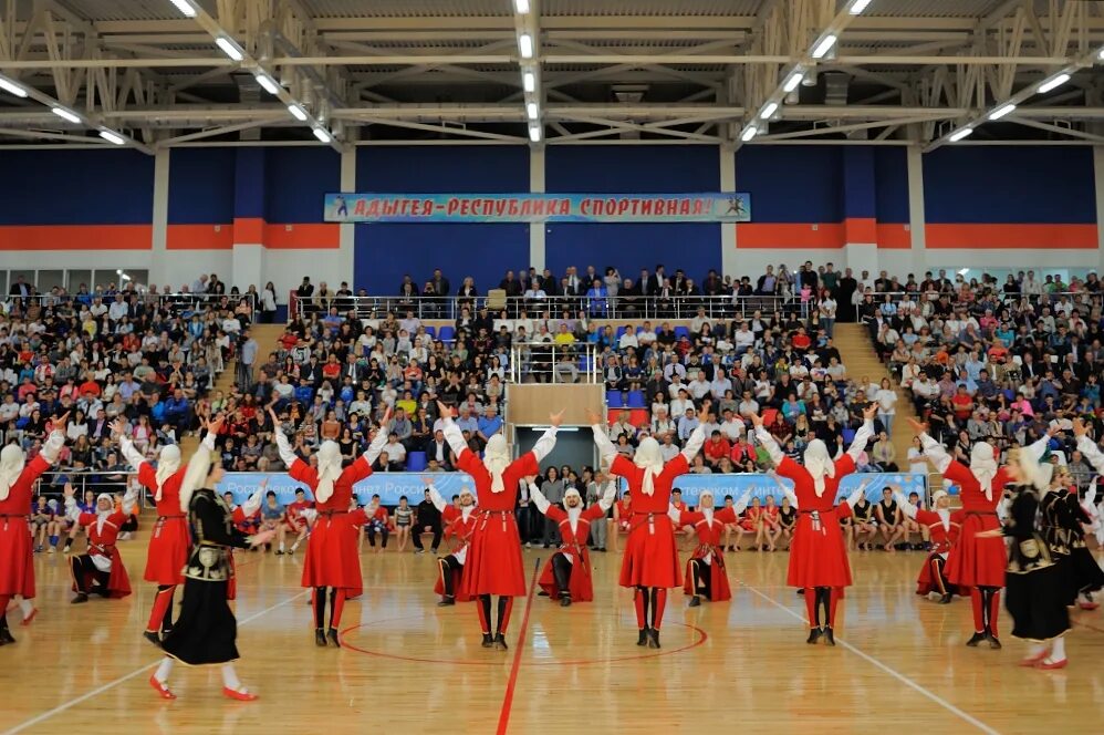 Спортивный комплекс в майкопе. Дворец спорта майкоп якуба коблева. Спорткомплекс майкоп. Ледовая арена оштен майкоп. Многофункциональный физкультурно-оздоровительный комплекс оштен.