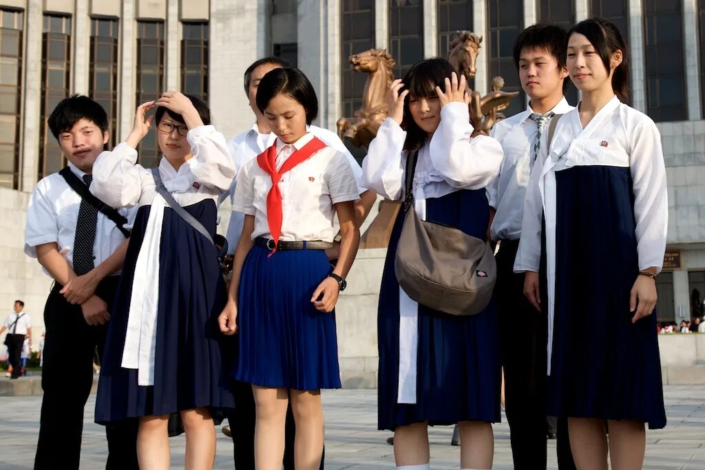 Школьная форма введение. Необычная Школьная форма. Разная Школьная форма. Школьная форма в разных странах. Японские школьники.
