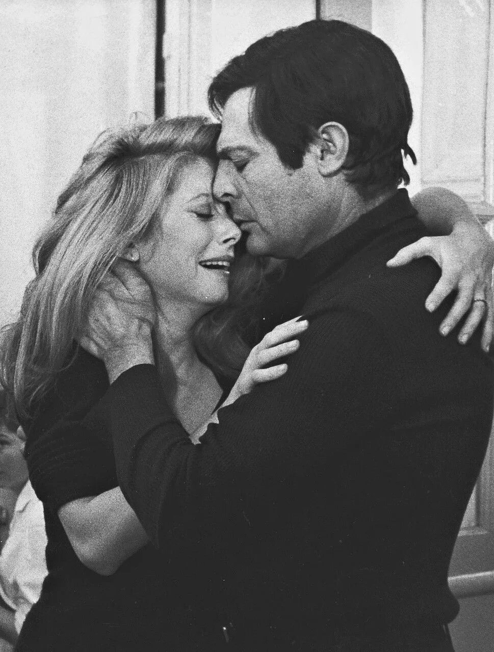 Катрин денев и марчелло мастрояни. Мастрояни и катрин денев. Катрин. Катрин денев и мастрояни. Кетрин денёв и марчелло мастрояни.