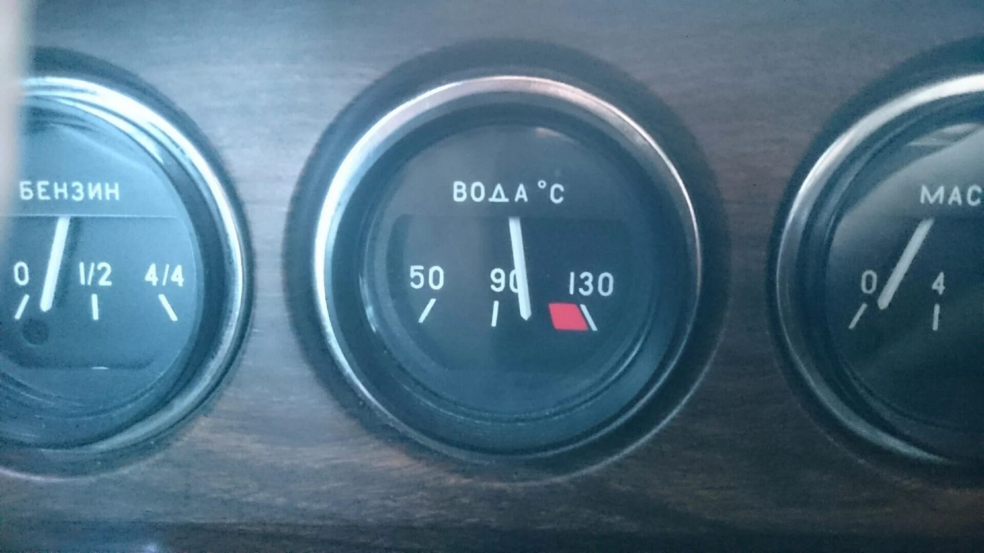 Температурный датчик воды ВАЗ 2106. Указатель температуры двигателя ВАЗ 2106. Указатель температуры охлаждающей жидкости ВАЗ 2106. Прибор температуры ВАЗ 2106.