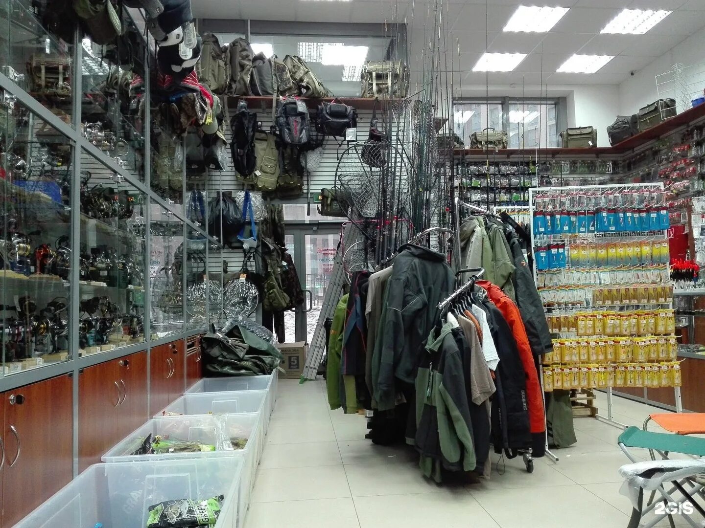 большой рыболовный магазин. магазин для рыбалки. рыболовный центр. метро рыбацкое торговый комплекс. рыболовный магазин псков.