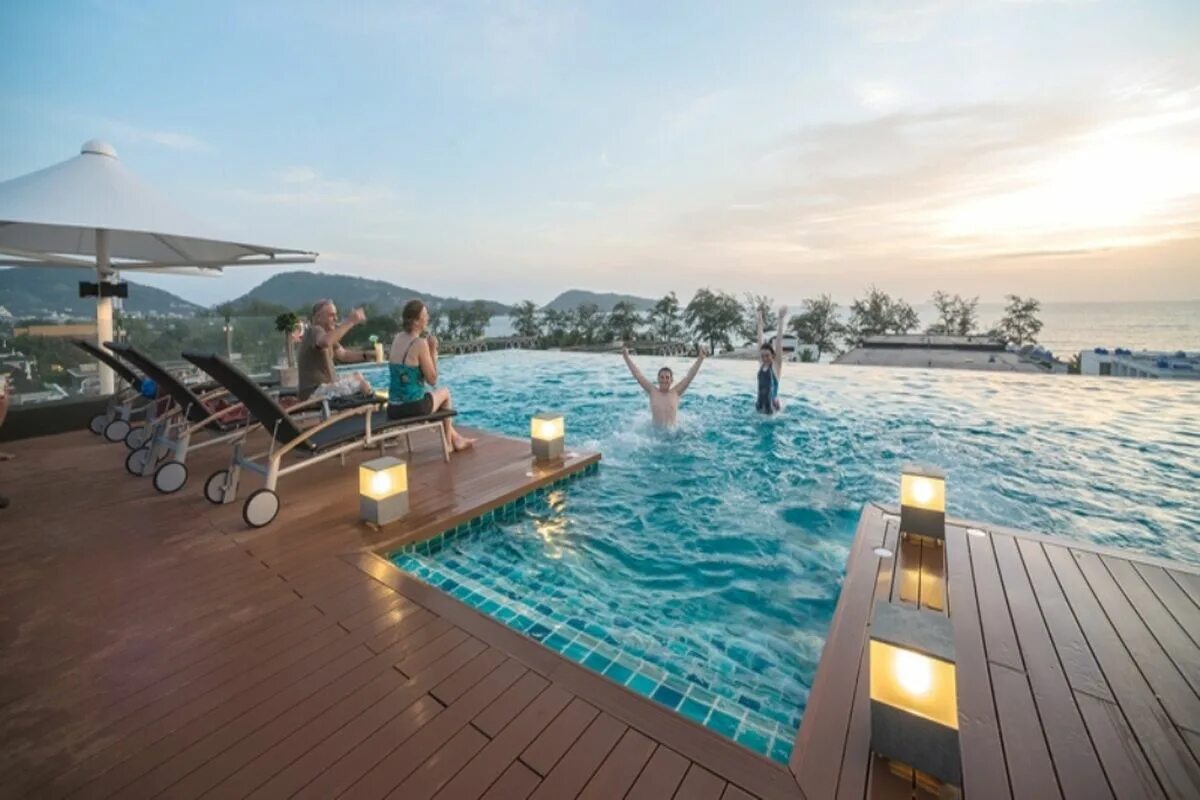 The Charm Resort Phuket 4*. The Charm Resort Phuket Пхукет, 212 Thaweewong Road. Патонг Бич Пхукет 2023. Отели Пхукета с бассейном на крыше. The charm resort