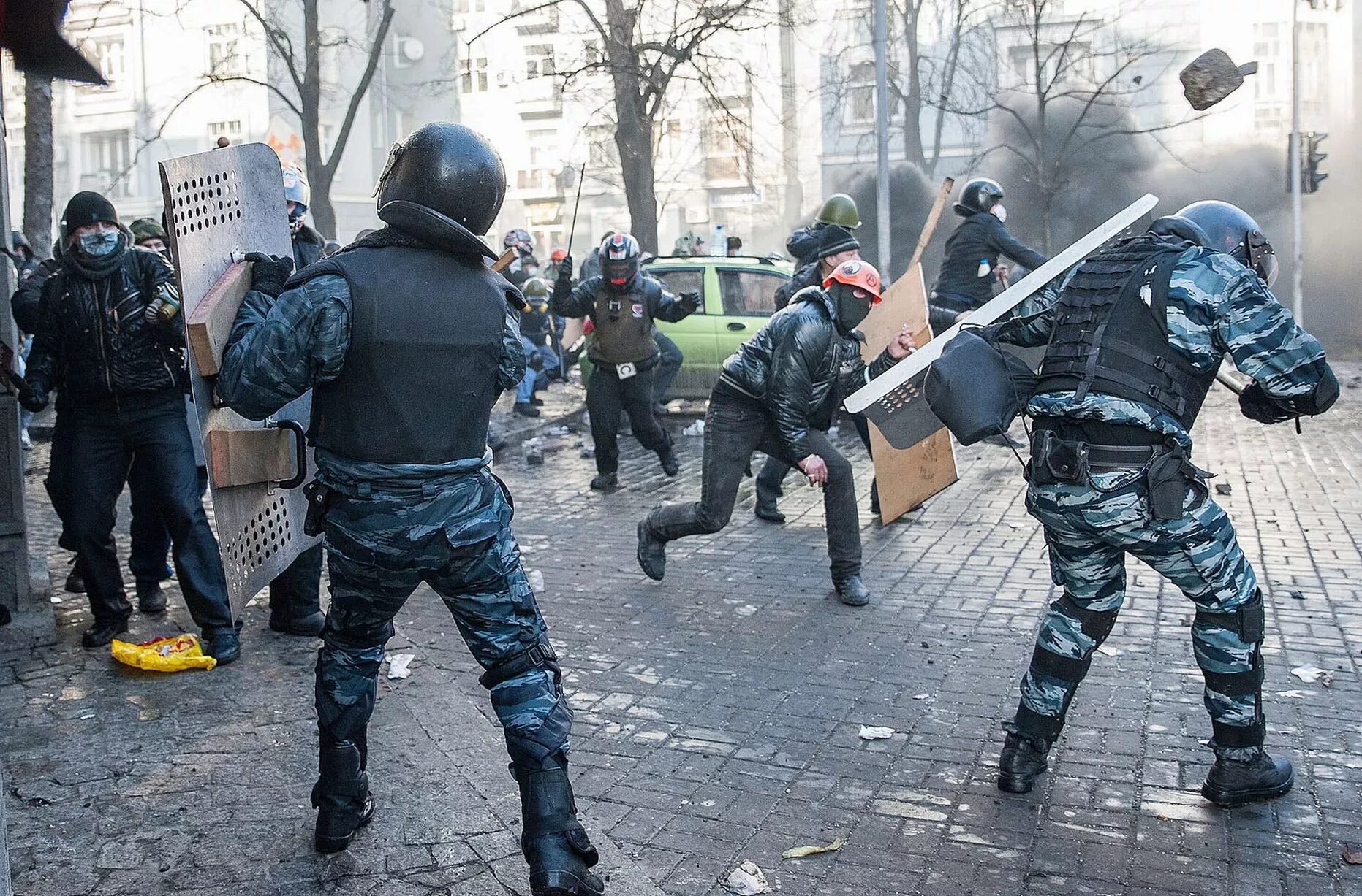 Сколько погибло беркута на майдане. Майдан на Украине в 2014 Беркут. Беркут спецназ Украины Майдан.