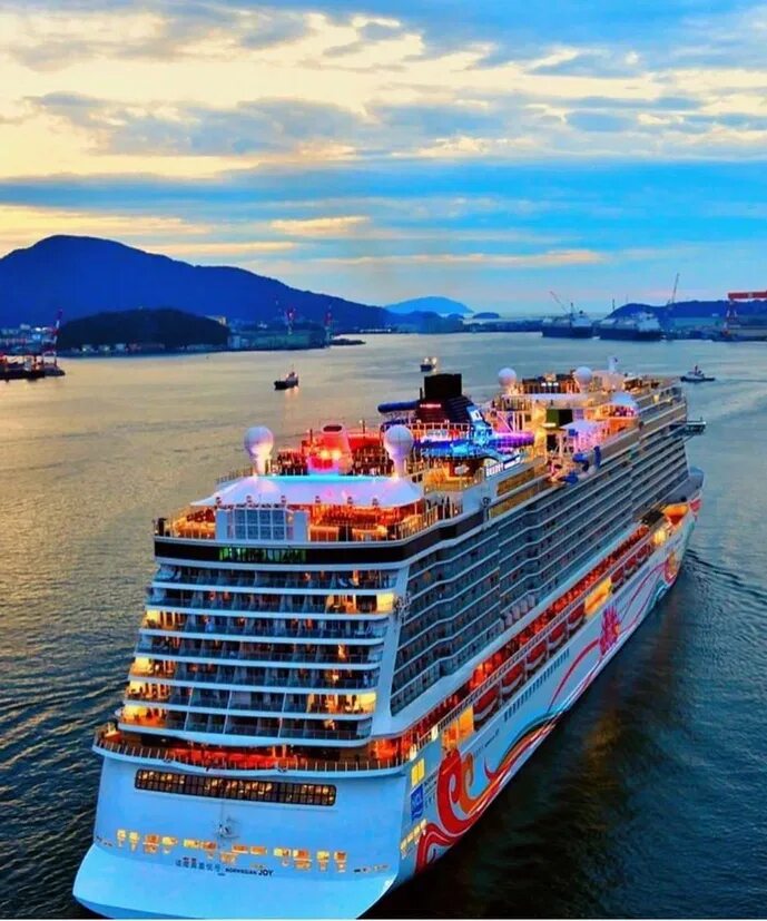 Круиз на лайнере сплендида. Круизы сентябрь 2024. Круизный лайнер по средиземному морю. Viking sun лайнер. Круизный лайнер норвегиан.