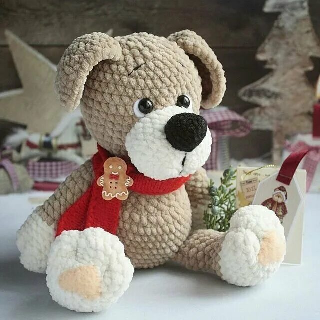 вязаная собака. собака крючком из плюшевой пряжи. собака вязаная крючком из плюшевой пряжи. вязаные плюшевые собачки. собачка крючком из плюшевой пряжи.