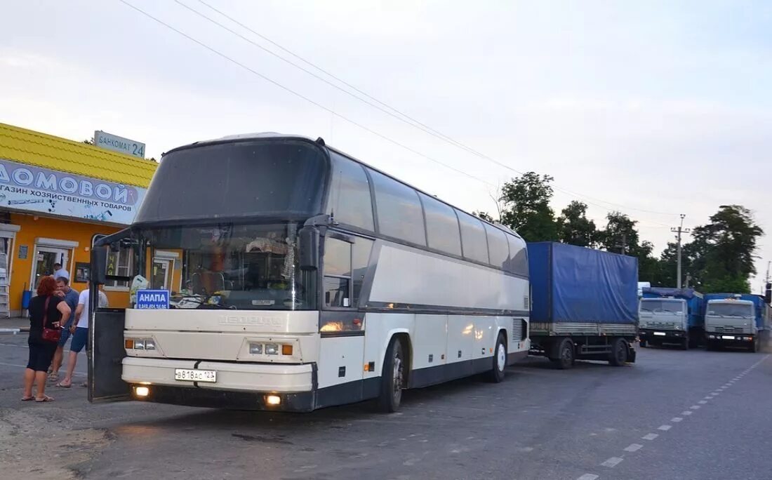 Туту автобус москва. Неоплан с прицепом. Автобус с прицепом. Туристический автобус с прицепом. Автобус Москва.