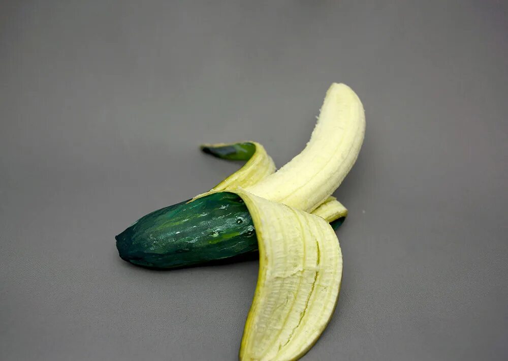 Огурец без кожуры. Овощи необычной формы. Банан огурец. Огурец необычной формы. Необычные бананы.