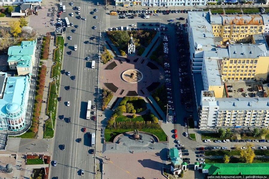 Пл екатеринбург. Площадь труда Екатеринбург. Площадь труда Екатеринбург вид сверху. Площадь труда Новосибирск. Ул Ленина Екатеринбург с высоты птичьего полета.