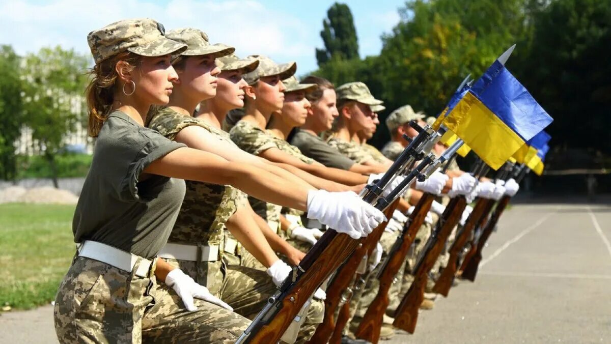 Женщины в украинской армии. Женщины военные Украина. Солдаты армии Украины. Женщины солдаты Украины.