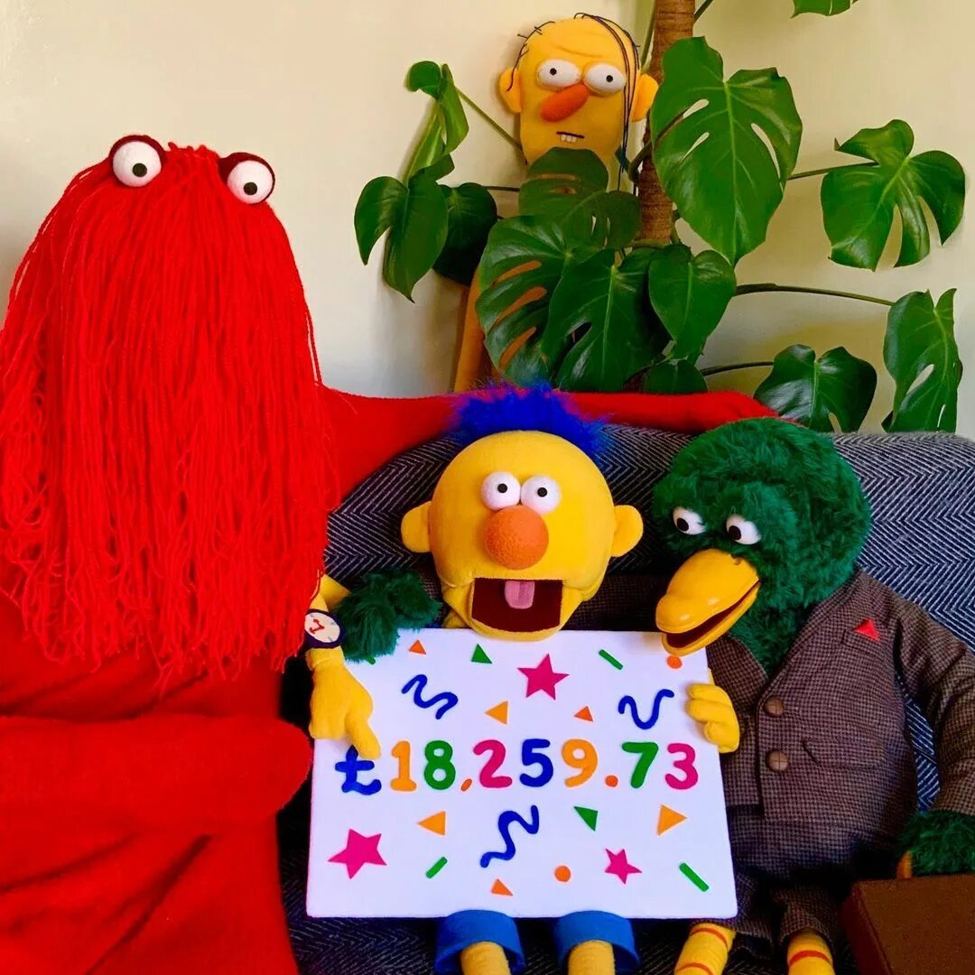 Don t hug me im scared. Don't hug me i'm scared. Don't hug me i'm scared. Don`t hug me i`m scared poster. Не обнимай меня мне страшно.