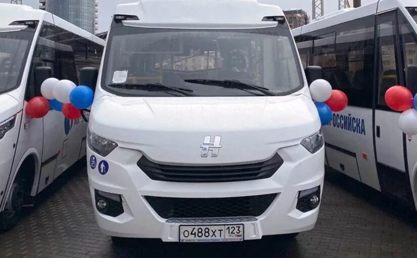Малый автобус. Автобус новороссийск. 27 маршрутка новороссийск. Новые автобусы новороссийска. Муниципальный автобус.