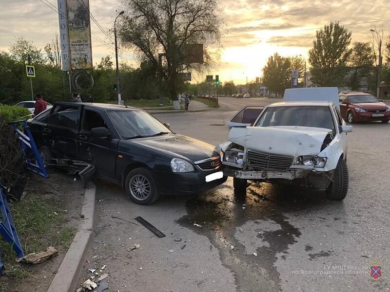 Волгоградское чп. Авария Волгоград Красноармейский район. ДТП Волгоград Красноармейский район. ДТП Волгоград Красноармейский район вчера. ДТП Волгоград Красноармейский.