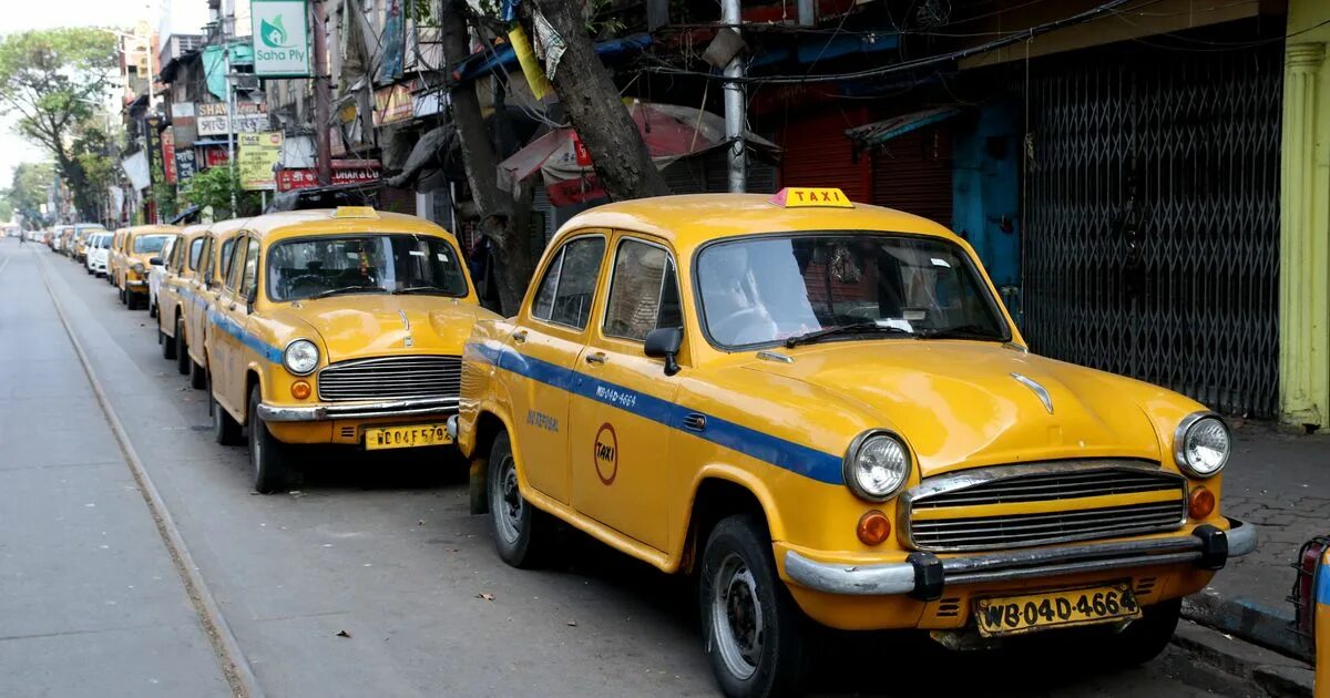 Такси в грузии. Индийские такси Амбассадор. Такси в Бразилии. Такси Узбекистан. Такси в Колумбии.