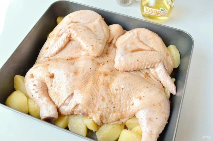 Замариновать курицу на ночь для запекания. Курица в духовке. Курица в духовке разрезанная. Курица целиком. Разрезать курицу для запекания.