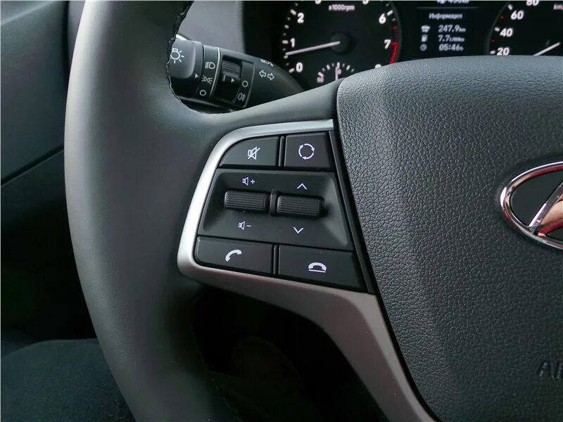 Hyundai solaris панель. Кнопка парктроника hyundai solaris. Панель хендай солярис 2012. Управление solaris. Климат контроль на хендай солярис 1.