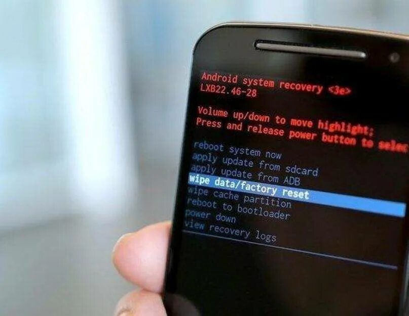 Почему телефон сам по себе перезагружается андроид. Перезагрузка системы андроид. Android wipe data. Как сбросить настройки на андроид Моторола. Восстановить все.