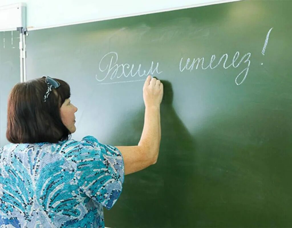 Школьные книги на татарском языке. Татарский язык учить. Курс татарского языка. Учиться татарскому языку. Татарские слова учить.