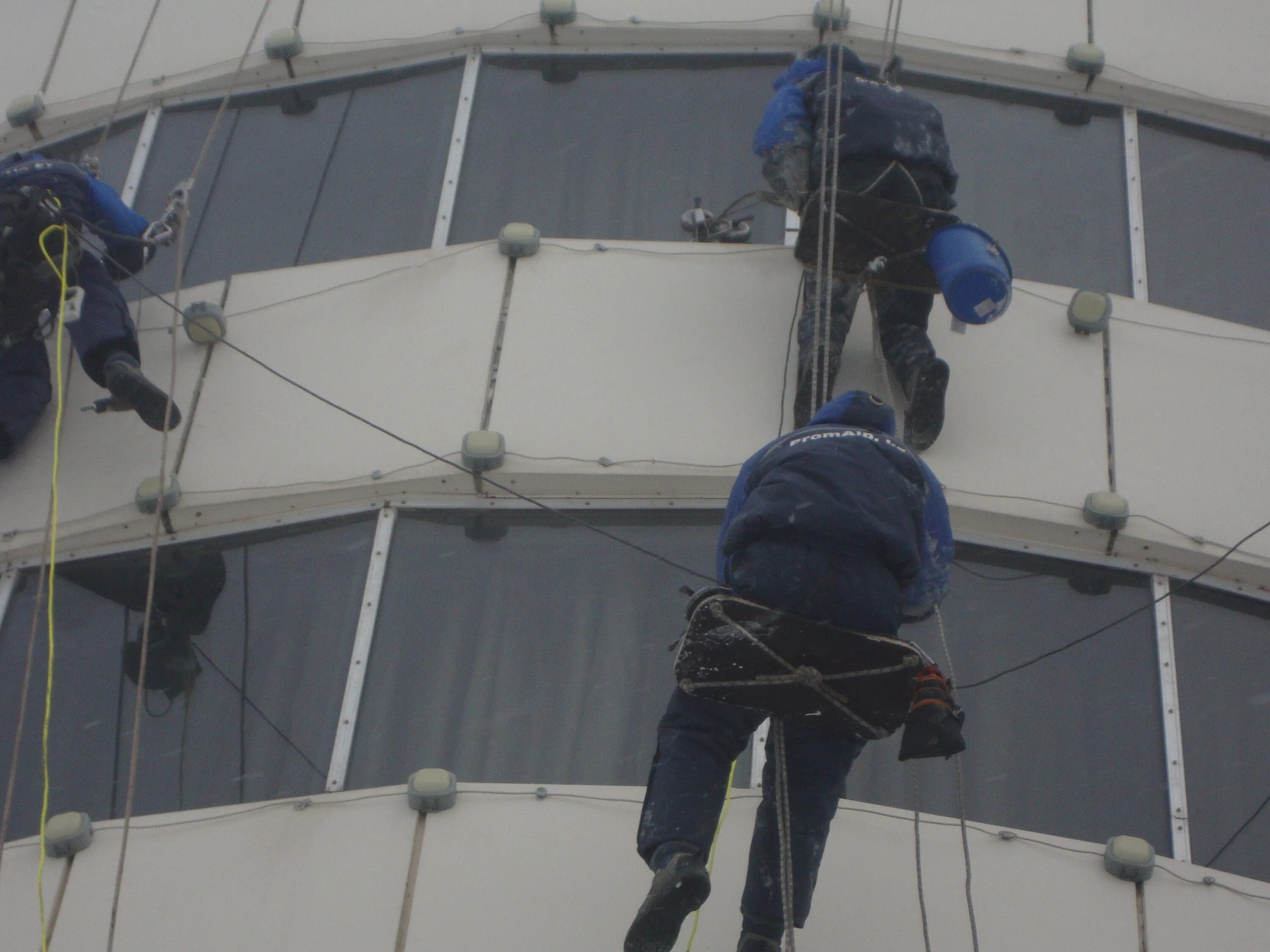 инсталляция промышленный альпинизм. промальп алмаз. промышленный альпенис. высотные работы в луганске. промышленный альпинизм.