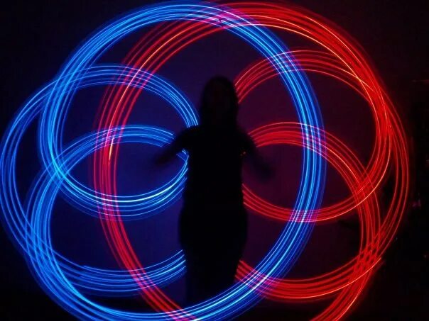 Фотосессия со светодиодной лентой. Кручу пои. Световое шоу поинг. Жонглирование поями. Огненный поинг.