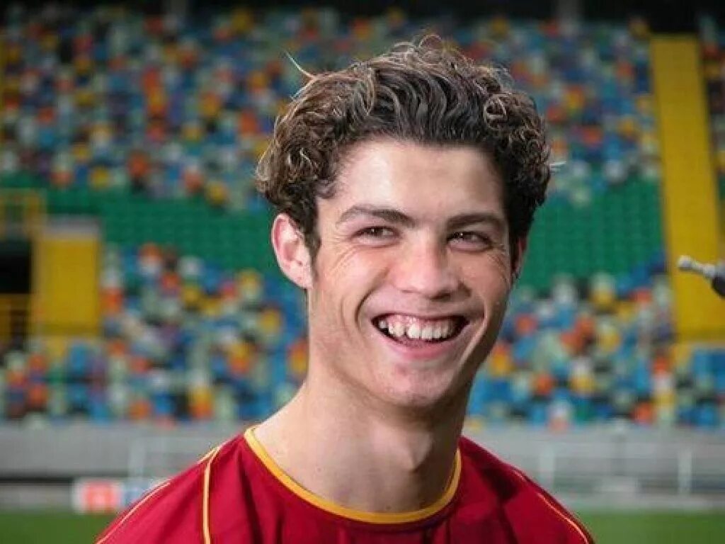 Криштиану Роналду в 17 лет. Криштиану Роналду 2003 год. Роналду молодой. Cristiano Ronaldo в молодости.