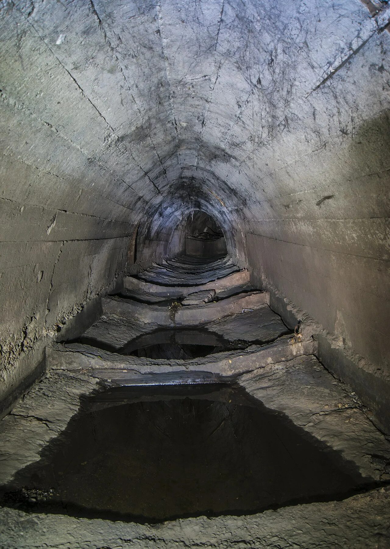 самотечный канализационный коллектор. коллектор что это такое. старинная канализация. коллектор что это такое. коллектор что это такое.