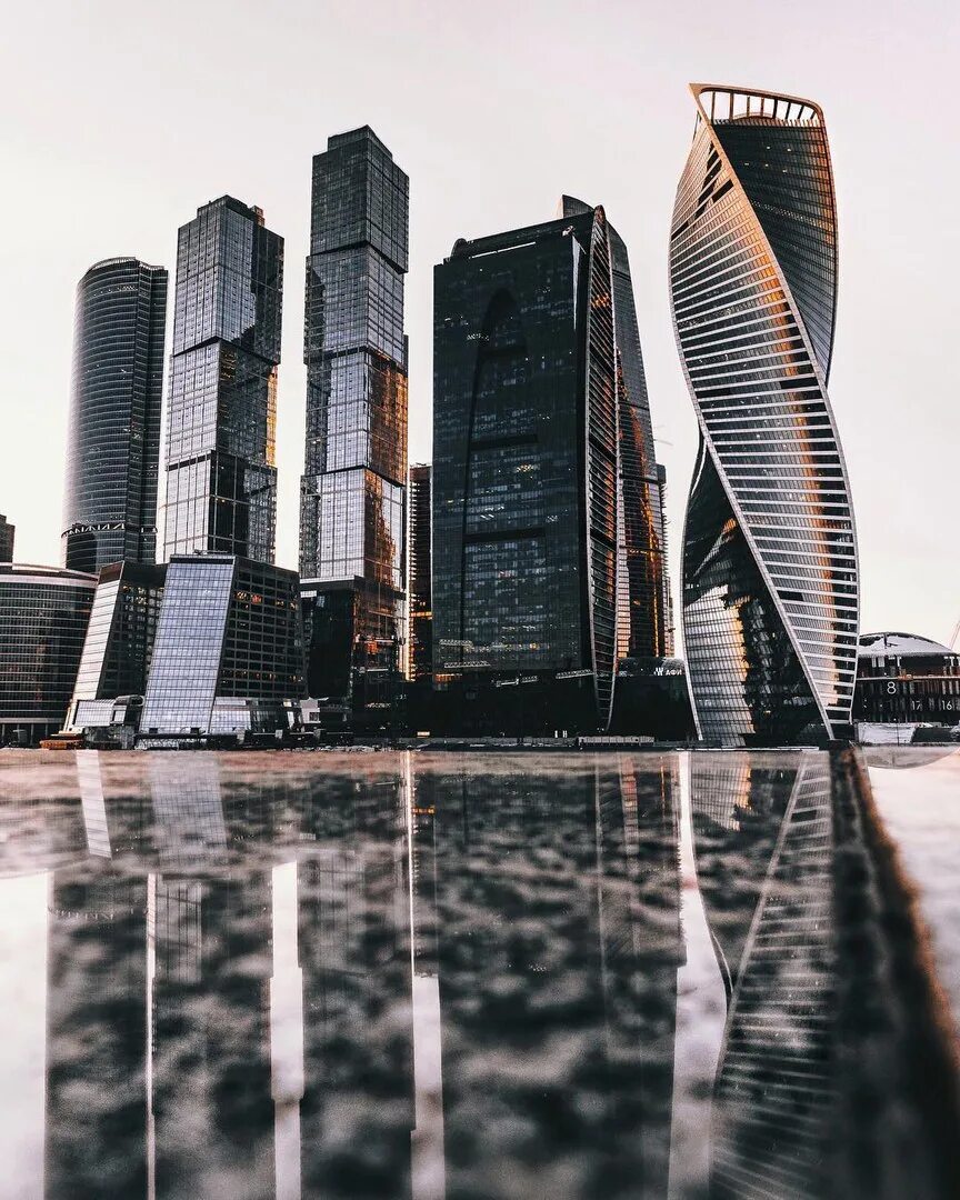 Парк ходынское поле зеркальный лабиринт. Парк ходынское поле. Москва сити 2019. Москва сити в 1996 году. Макет парка лужники.