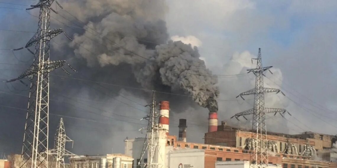 Загрязнение воздуха в городе. Загрязненный воздух в новосибирске. Самый плохой воздух. Смок в китае. Загрязнение воздуха человеком.