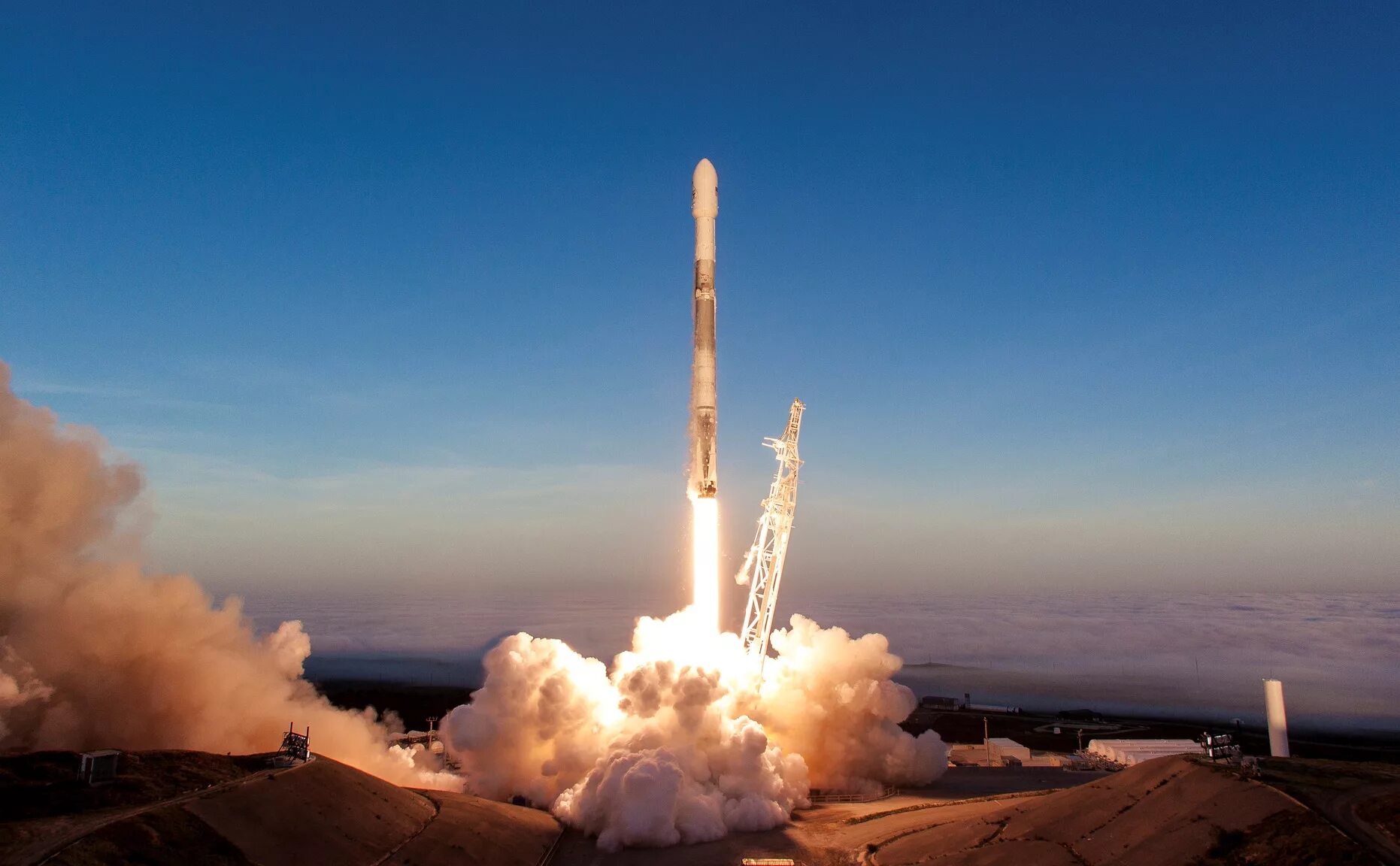 Запуск ракеты на орбиту. Falcon 9. ракета spacex наса фалкон 9. запуск ракеты фэлкон 9. запуск spacex falcon 9.