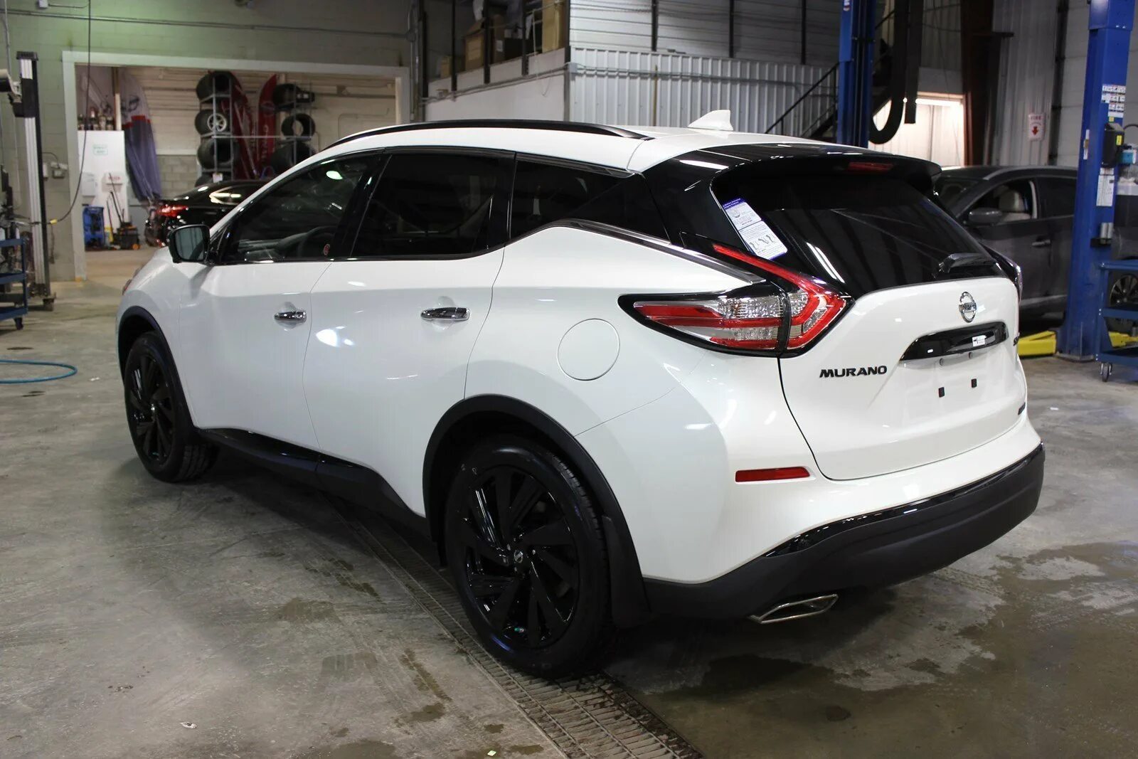 File:2015 Nissan Murano SV AWD, rear left side.jpg - Wikipedia
