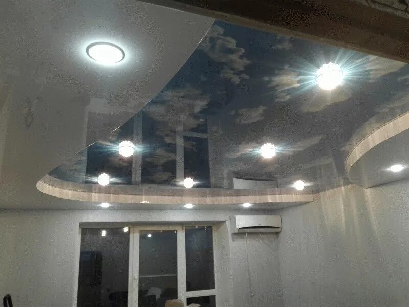 В луганске подвесной потолок. Натяжной потолок цветной матовый. Потолок. Двухъярусный потолок. Натяжные потолки ровеньки.