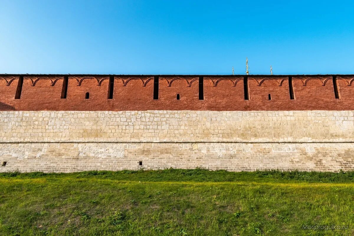 стена сложена