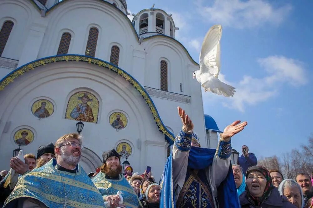 Христианский праздник благовещение. Храм Благовещения Пресвятой Богородицы Брянск. Благовещение Пресвятой Богородицы (православный праздник). С праздником Благовещения Пресвятой Богородицы. Празднование праздник Благовещение.