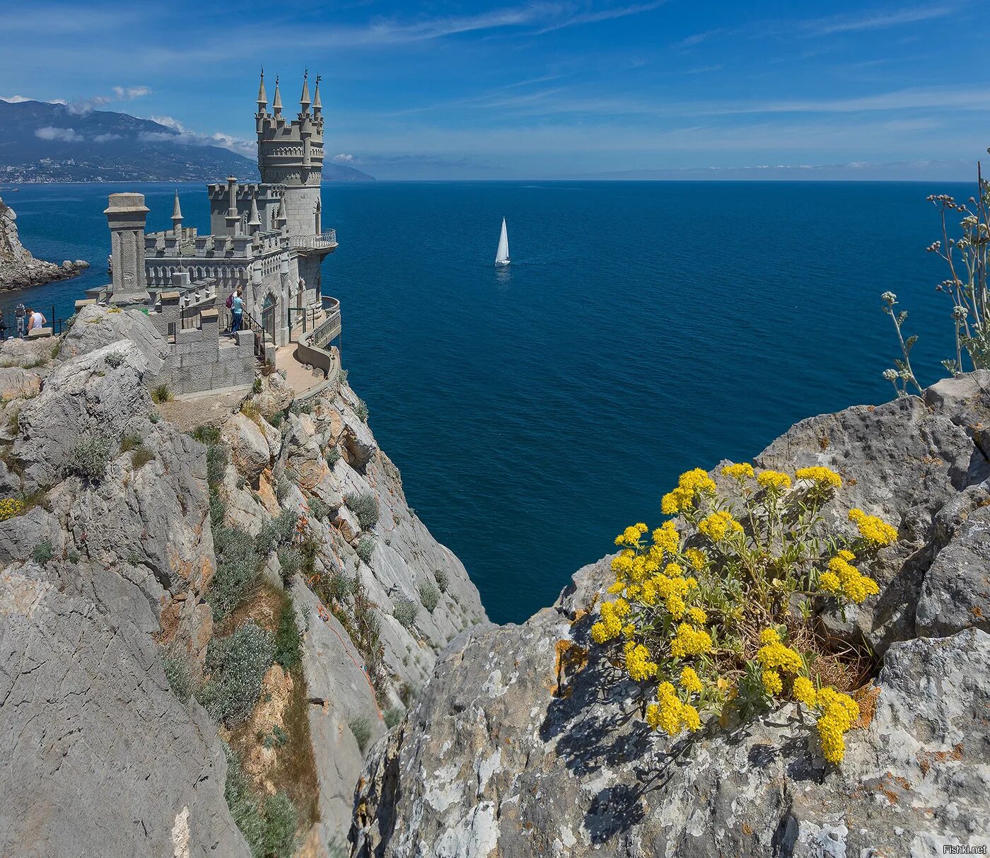 Где красиво в крыму. Замок Ласточкино гнездо в Крыму. Ласточкино гнездо 2022. Природа Крыма Ласточкино гнездо. Форос Ласточкино гнездо.