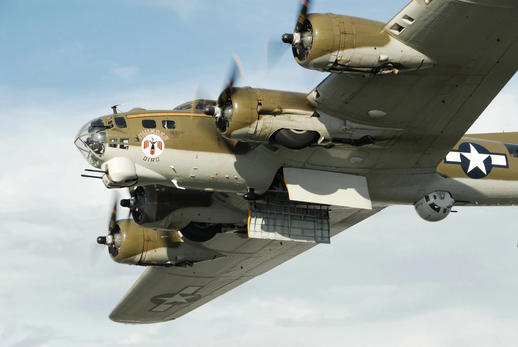 Б 17 кг. Бомбардировщик b-17g. B 17 бомбардировщик. Boeing b-17g Flying Fortress. B-17 Flying Fortress.