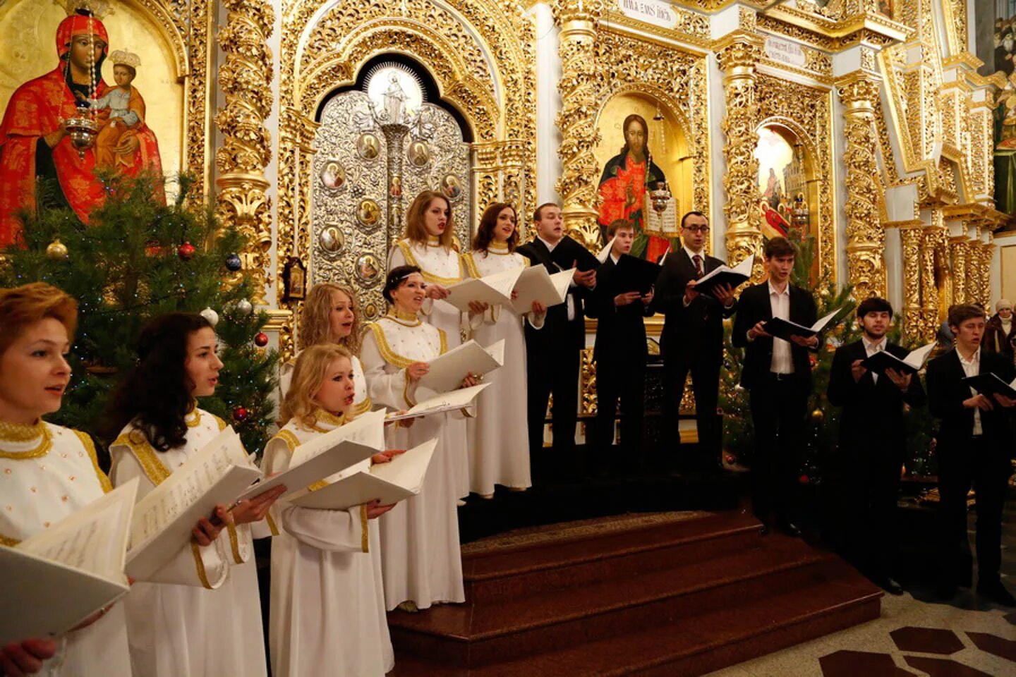 Православные песнопения хор. Церковный хор. Пение в храме. Хор в православном храме. Хоровое пение в церкви.