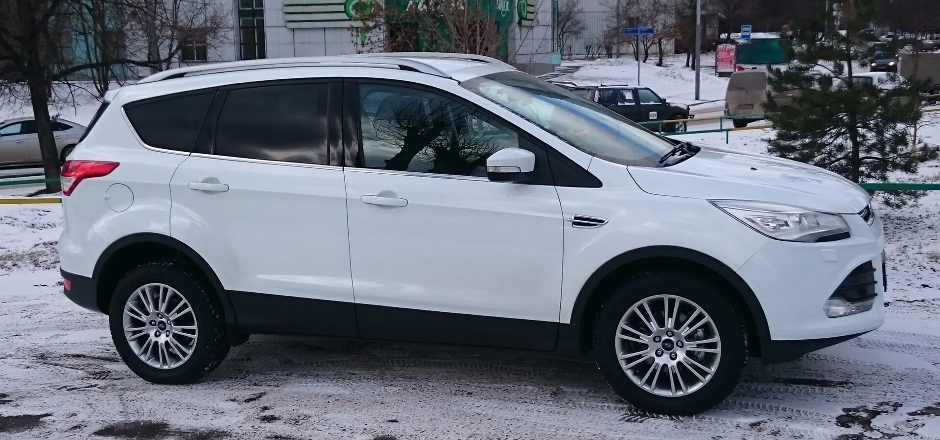 Автополе куга 2. Ford Kuga 2 белый. Форд Куга 2014 белый цвет. Куга 2 тренд белая 2014. Форд Куга 2014 год белый на черных дисках.