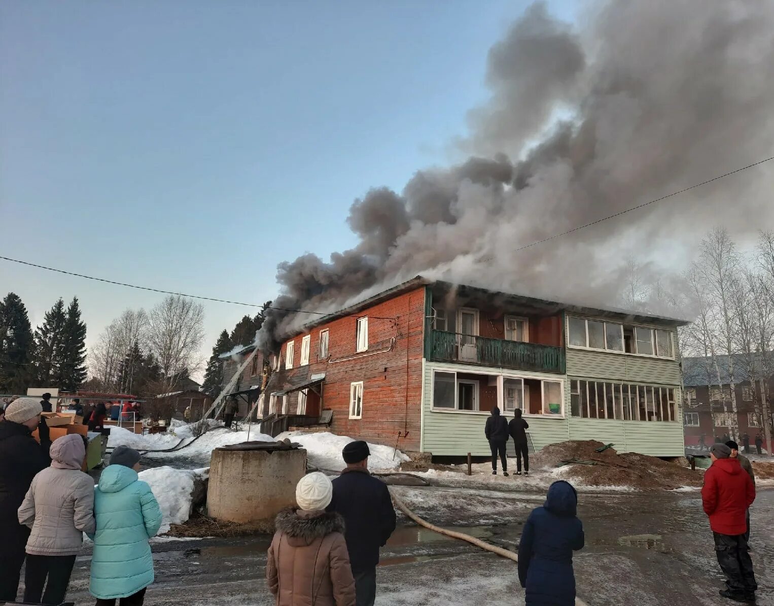 Погода в вытегре на месяц. Пожар в доме. Пожар в Вытегре. Сгоревшая двухэтажка. Пожар в Вытегре вчера.